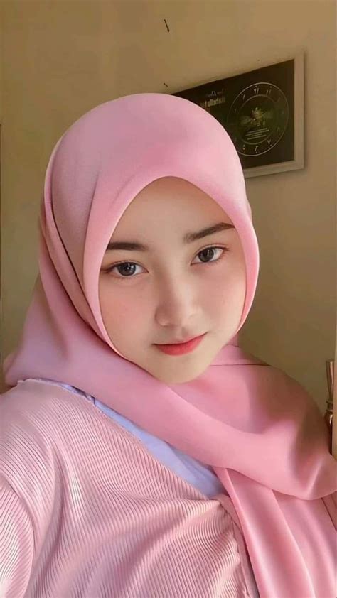 Pin By N K On Gaya Jilbab Beautiful Hijab Beautiful Women Perfect Body Women