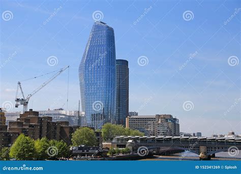 The Blackfriars Bridge and the Vase Editorial Stock Image - Image of ...