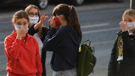 Corona Maskenpflicht An Schulen In Nrw Beschlossen Auch Im