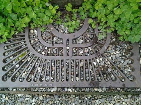 Pin By Ugrin Jurij On Tree Grate Tree Grate Tree Repurposed