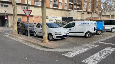 Coches Mal Aparcados En Duques De N Jera La Guindilla Fotodenuncias