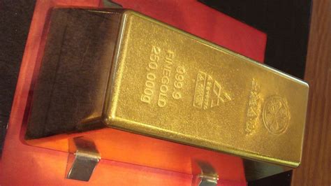 The World's Largest Gold Bar Stands At 250 Kg (551 Was, 56% OFF