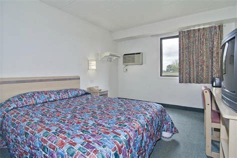 MOTEL 6 LAKEVILLE, MN - SOUTH - LAKEVILLE - Prices & Reviews