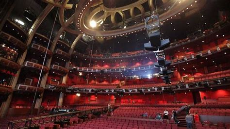 Oscars venue rechristened Dolby Theatre | CBC News