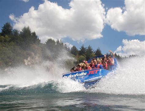 Lake Taupo Hukafalls fast jet boat ride to Taupo's Huka Falls