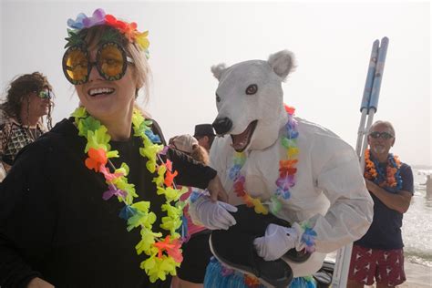 Photo Gallery Flora Bamas 39th Annual Near Years Day Polar Bear Dip