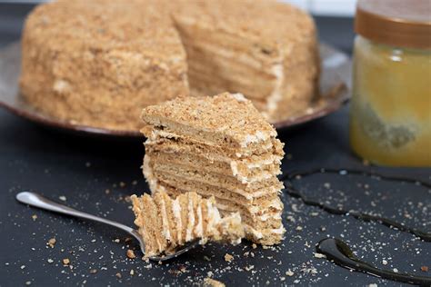 Medovik Rezept Russische Honigtorte Weich Saftig