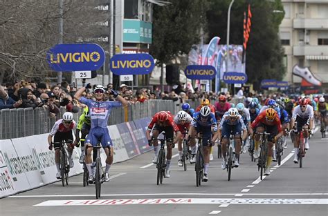 Tirreno Adriatico Tappa Philipsen Di Potenza In Volata Battuti