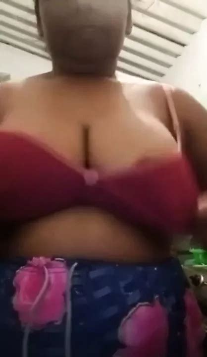 Desi Bhabhi Zeigt Große Möpse Xhamster