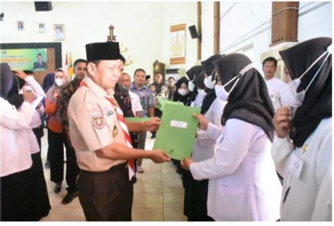 Penyerahan Sk Pengangkatan Pegawai Pemerintah Dengan Perjanjian Kerja