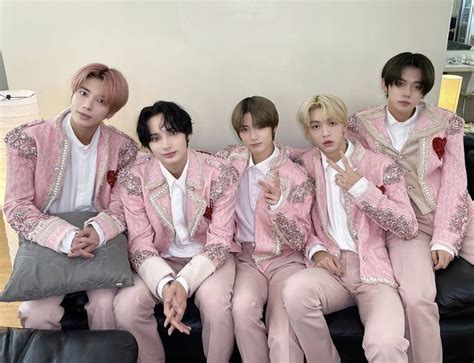 TXT OFFICIAL on Twitter | Txt, Love sick, Korean k pop