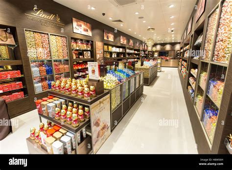 Lindt Chocolate store Stock Photo - Alamy