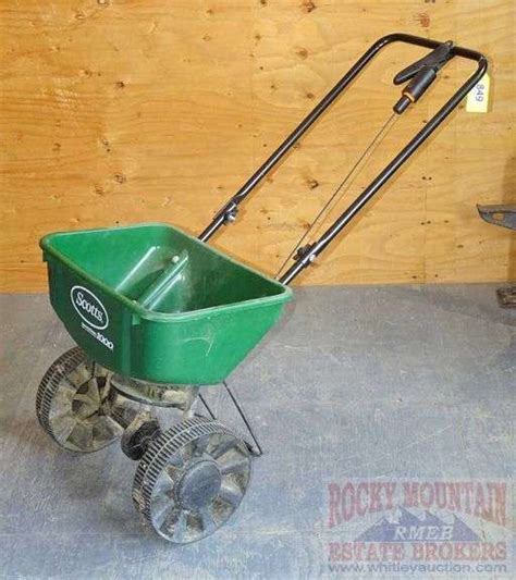 Scotts Speedy Green 1000 Broadcast Fertilizer Spreader Rocky