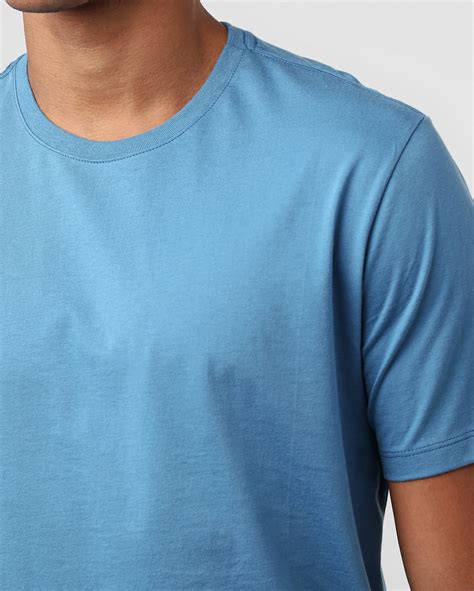 Riachuelo Camiseta Masculina Classic Regular Lisa Azul Pool Basics