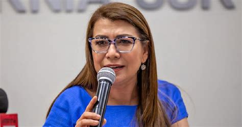 Critica Lupita Saldaña presupuesto para obras faraónicas de AMLO El