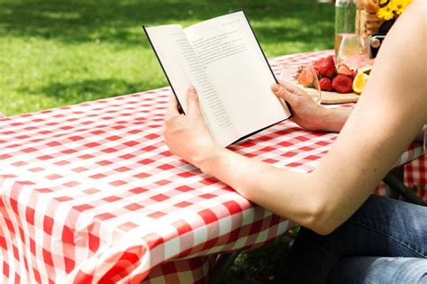 5 Classic Picnic Tablecloths in 2022 (Gingham Designs) - Picnic Tale