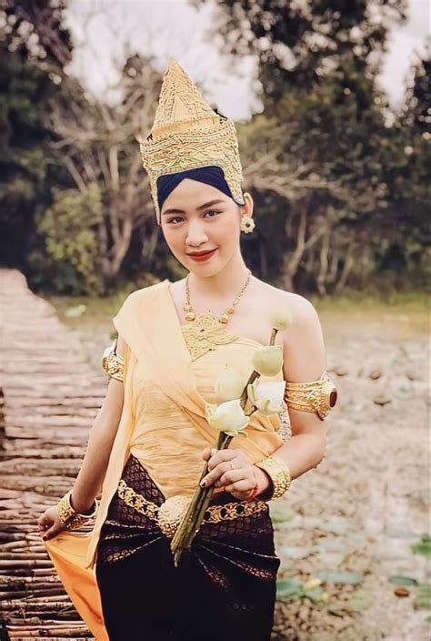 The Queen Of Longvek Royal Costume Thai Fashion Cambodian Art