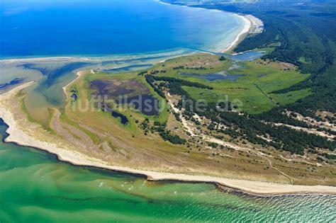 Luftaufnahme Born am Darß Küsten Landschaft am Sandstrand der Ostsee