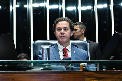 Veneziano Vital Do R Go Reeleito Vice Presidente Do Senado Federal