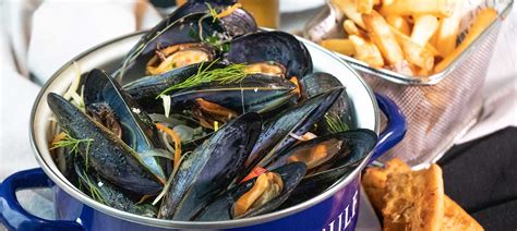 Sustainable Live Blue Mussels at GREEN | Hotel ICON