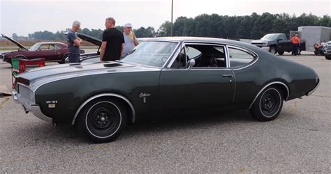 See A 1969 Oldsmobile Cutlass W31 Show A Chevy Chevelle 454 Who S Boss