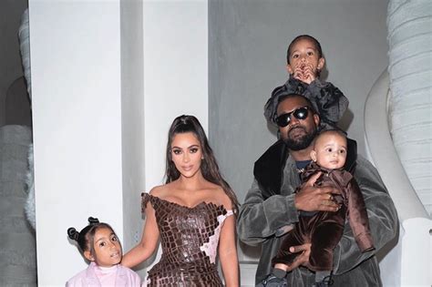 Mãe de 4, Kim Kardashian diz que poderia ter mais dois filhos - Quem | QUEM News