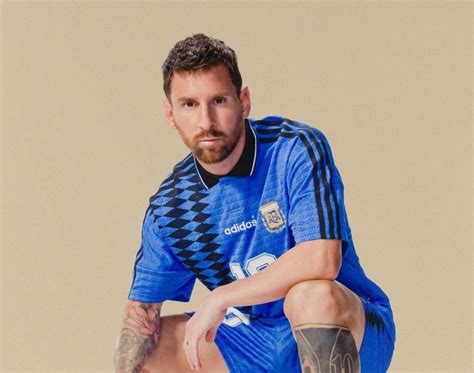 Messi En Modo Diego El Lanzamiento De La Camiseta Retro De Argentina El Gráfico