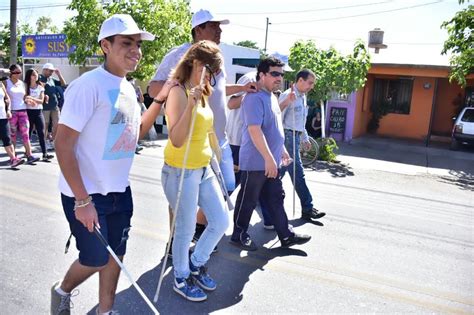 Más de 200 personas caminaron por Chimbas con bastones blancos Diario