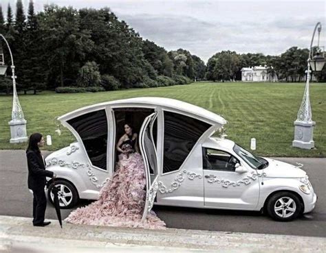 This Classic Limousine Can Make Your Wedding Memorable