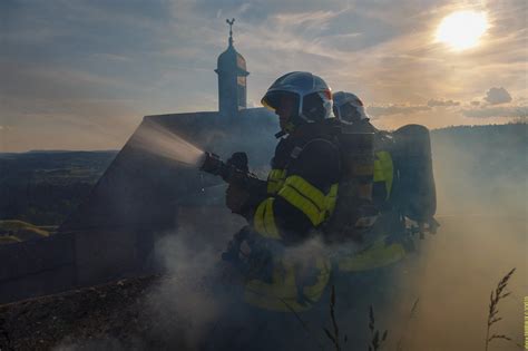 Photos Les pompiers en action pour un exercice d incendie au Château