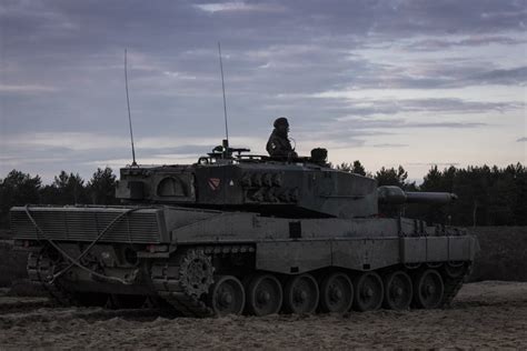 Leopard Challenger Abrams