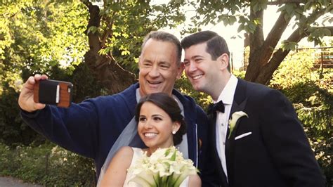 Tom Hanks Photobombed A Wedding Photoshoot In Gym Shorts Mashable