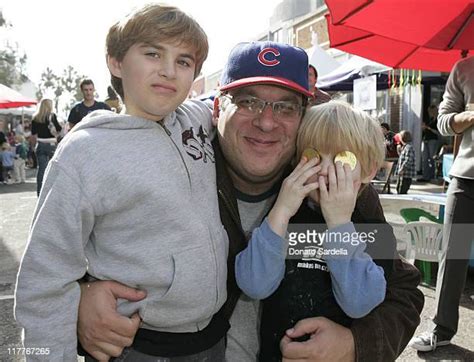 James Garlin Photos Et Images De Collection Getty Images