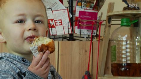 Oliebollen En Kniepertjes Bakken Met Bakker Tonny YouTube