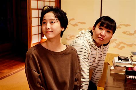 📸 画像：©「半径1メートルの君～上を向いて歩こう～」製作委員会｜松井玲奈、白石聖ら出演オムニバス映画『半径1メートルの君～上を向いて歩こう