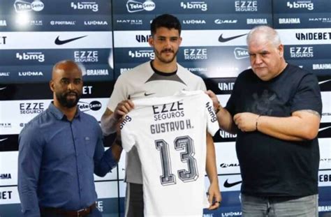 Gustavo Henrique celebra chegada ao Corinthians convocação