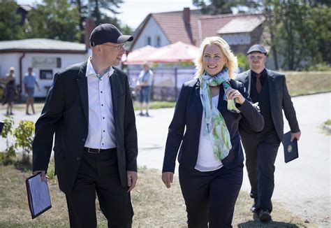 Spatenstich Glasfaserausbau Auf Hiddensee Minister Christi Flickr