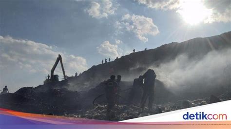 Foto Kebakaran Tpa Antang Makassar Yang Sudah 4 Jam Belum Padam