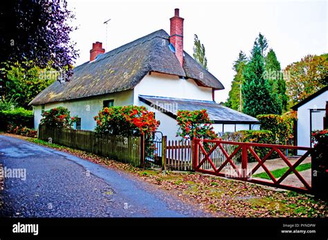 Cottage Wiltshire Hi Res Stock Photography And Images Alamy