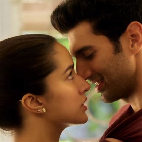 When Aditya Roy Kapur And Shraddha Kapoor Share An Underwater Kiss In