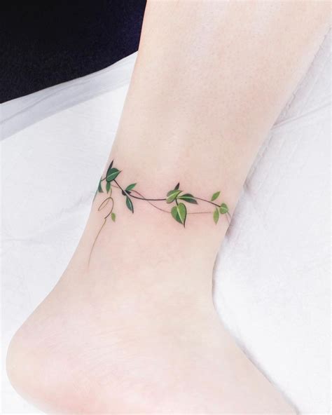 Instagram의 Foret Tattoo 포레타투 식물타투 잎타투 파도타투 튤립타투 컬러타투 미니타투님 “넝쿨 발찌💚