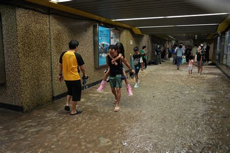 水淹黃大仙站｜港鐵員工入隧道清積水 議員：漠視安危 港鐵：已做隔電措施 集誌社