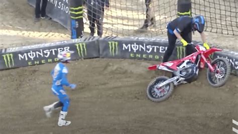 JETT LAWRENCE'S 'FUNNY' CRASH VIDEO // 2023 SAN DIEGO SUPERCROSS ...