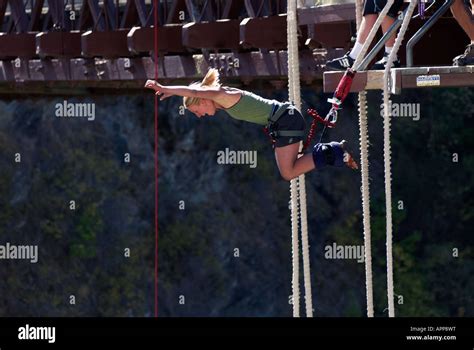 Bungee jumping in queenstown hi-res stock photography and images - Alamy