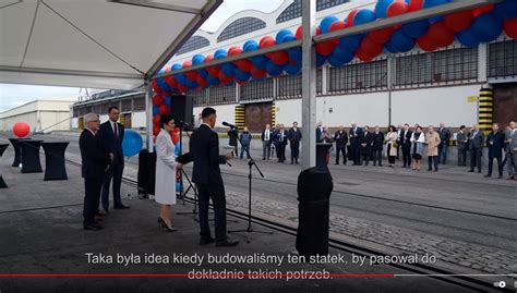 Jak Powinna Wygl Da Matka Chrzestna Statku De Marco