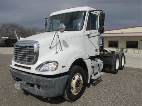 2004 Freightliner Columbia Cars For Sale