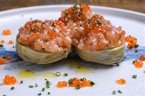 Tartar De Gamba Roja Sobre Fondo De Alcachofa Confitada Caprichos Del