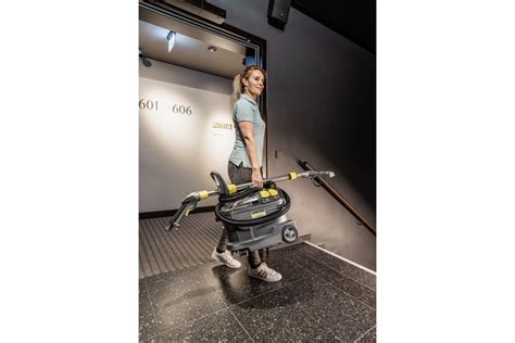 Моющий пылесос Karcher Puzzi 8 1 Adv 1 100 241 0 купить по цене 26