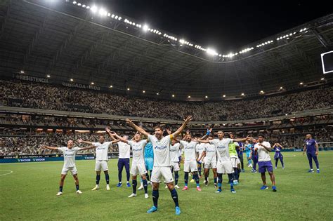 Jogadores Celebram Nova Vit Ria Na Arena Mrv Mas Lamentam Aus Ncia Da