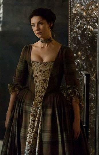 Claire Wearing The Gathering Dress Outlander Claire Outlander